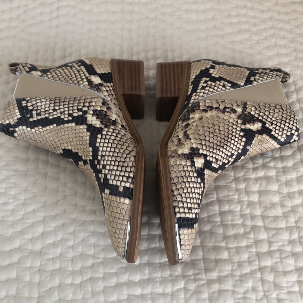 Marc Fisher Yale Chelsea Snake Print Leather Bootie Size 6 NWT - Picture 3 of 16